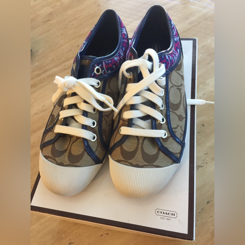 Authentic Coach Zora sneakers 8.5 new with box